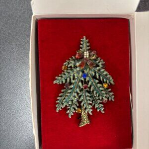 Vintage AVON Collectible 1st Annual Christmas Tree Pin Original Box 2004